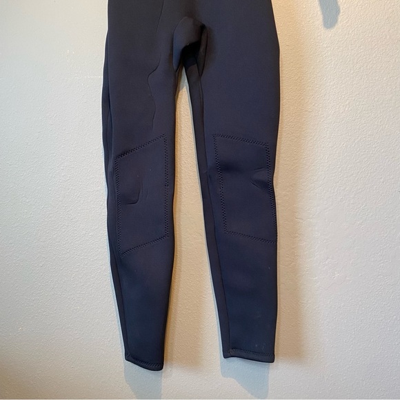 Body Glove Women’s Black Full Wetsuit 3/2 mm. Size 7 - Picture 4 of 16